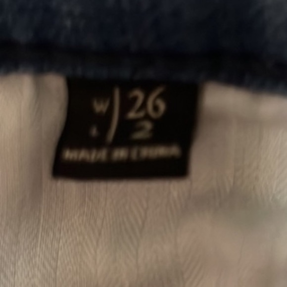 Abercrombie & Fitch Jean Short Sz 26 Medium Wash Distressed Denim Jean Shorts - Picture 4 of 8